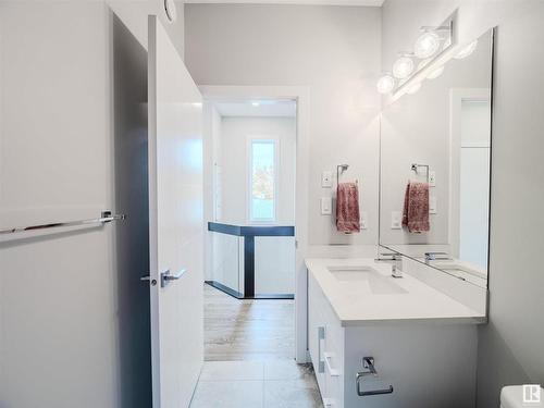 10530 80 Street, Edmonton, AB - Indoor Photo Showing Bathroom