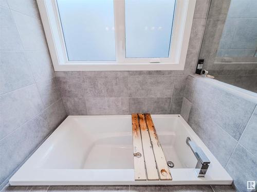 10530 80 Street, Edmonton, AB - Indoor Photo Showing Bathroom