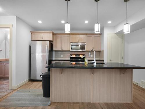 681 Allard Boulevard, Edmonton, AB - Indoor Photo Showing Kitchen