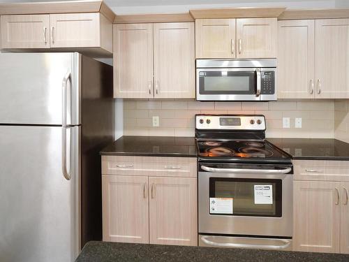 681 Allard Boulevard, Edmonton, AB - Indoor Photo Showing Kitchen