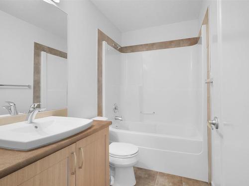 681 Allard Boulevard, Edmonton, AB - Indoor Photo Showing Bathroom