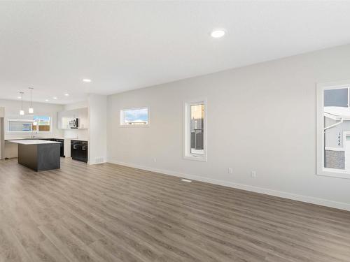 1647 16 Avenue, Edmonton, AB - Indoor Photo Showing Kitchen