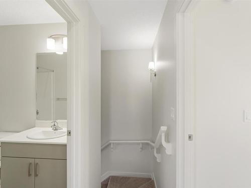 1647 16 Avenue, Edmonton, AB - Indoor Photo Showing Bathroom