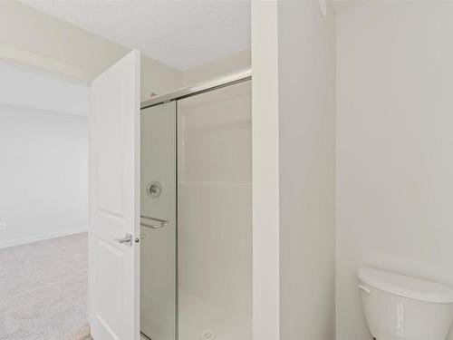 1647 16 Avenue, Edmonton, AB - Indoor Photo Showing Bathroom