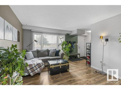 201B Homestead Crescent, Edmonton, AB - Indoor Photo Showing Living Room