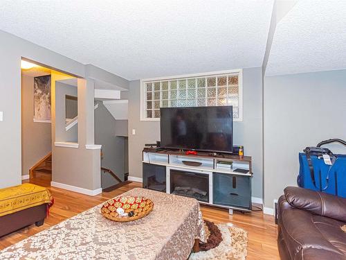 9133 166 Avenue, Edmonton, AB - Indoor Photo Showing Living Room