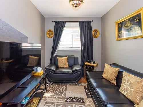 9133 166 Avenue, Edmonton, AB - Indoor Photo Showing Living Room