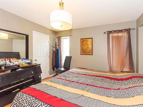 9133 166 Avenue, Edmonton, AB - Indoor Photo Showing Bedroom