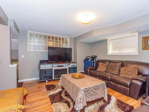 9133 166 Avenue, Edmonton, AB - Indoor Photo Showing Living Room