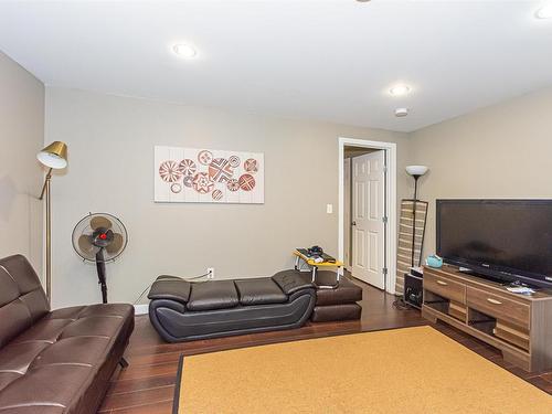 9133 166 Avenue, Edmonton, AB - Indoor Photo Showing Living Room