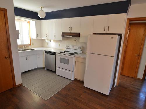 5210 48 Street, Barrhead, AB - Indoor Photo Showing Kitchen With Double Sink