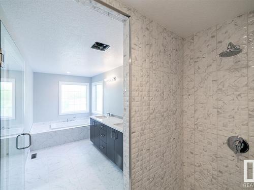 9859 73 Avenue, Edmonton, AB - Indoor Photo Showing Bathroom