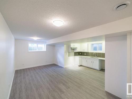 9859 73 Avenue, Edmonton, AB - Indoor