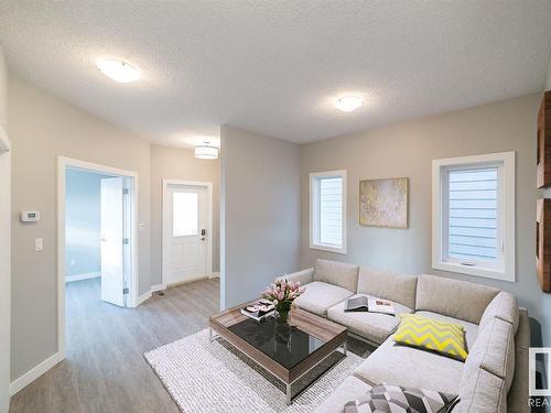 9859 73 Avenue, Edmonton, AB - Indoor Photo Showing Living Room