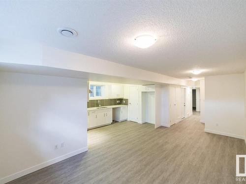 9859 73 Avenue, Edmonton, AB - Indoor Photo Showing Other Room