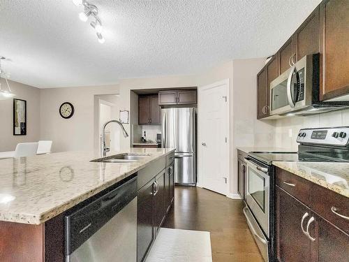 21916 90 Avenue, Edmonton, AB - Indoor Photo Showing Kitchen With Upgraded Kitchen