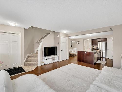 21916 90 Avenue, Edmonton, AB - Indoor Photo Showing Living Room