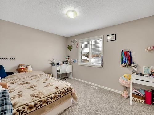 21916 90 Avenue, Edmonton, AB - Indoor Photo Showing Bedroom