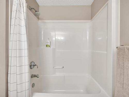 21916 90 Avenue, Edmonton, AB - Indoor Photo Showing Bathroom