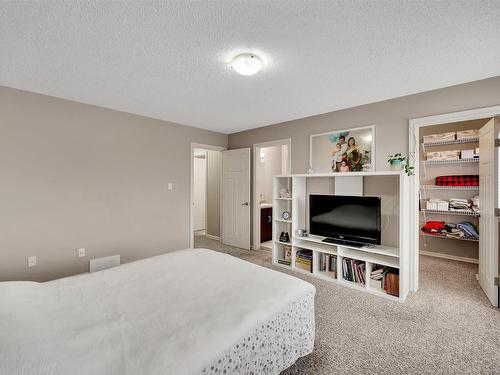 21916 90 Avenue, Edmonton, AB - Indoor Photo Showing Bedroom