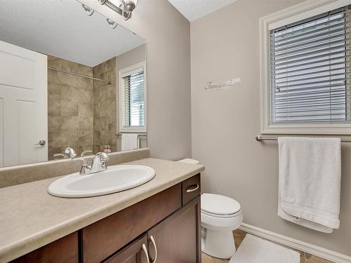 21916 90 Avenue, Edmonton, AB - Indoor Photo Showing Bathroom