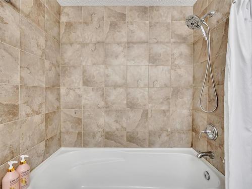 21916 90 Avenue, Edmonton, AB - Indoor Photo Showing Bathroom