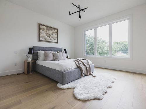 9350 73 Avenue, Edmonton, AB - Indoor Photo Showing Bedroom