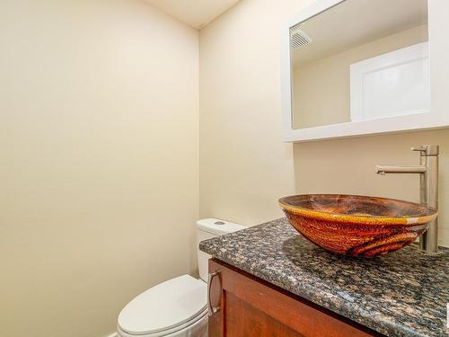 579 Wahstao Road, Edmonton, AB - Indoor Photo Showing Bathroom