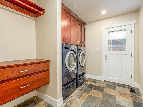 579 Wahstao Road, Edmonton, AB - Indoor Photo Showing Laundry Room