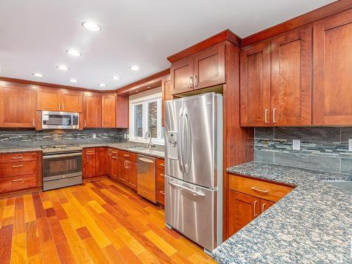 579 Wahstao Road, Edmonton, AB - Indoor Photo Showing Kitchen