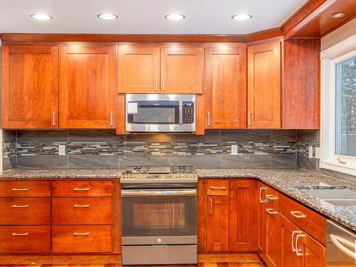 579 Wahstao Road, Edmonton, AB - Indoor Photo Showing Kitchen With Double Sink