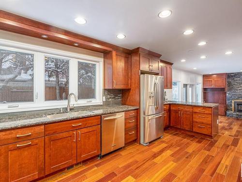 579 Wahstao Road, Edmonton, AB - Indoor Photo Showing Kitchen