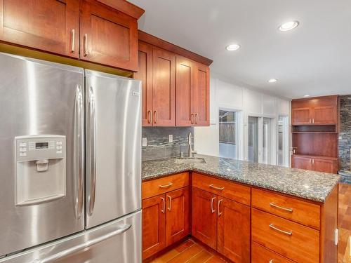 579 Wahstao Road, Edmonton, AB - Indoor Photo Showing Kitchen