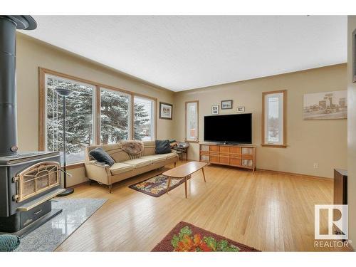 85 52061 Rge Road 215, Rural Strathcona County, AB - Indoor Photo Showing Living Room