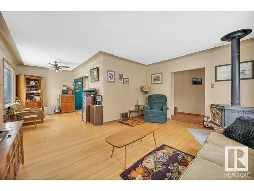 85 52061 Rge Road 215, Rural Strathcona County, AB - Indoor Photo Showing Living Room