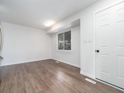 5611 40 Avenue, Edmonton, AB - Indoor Photo Showing Other Room