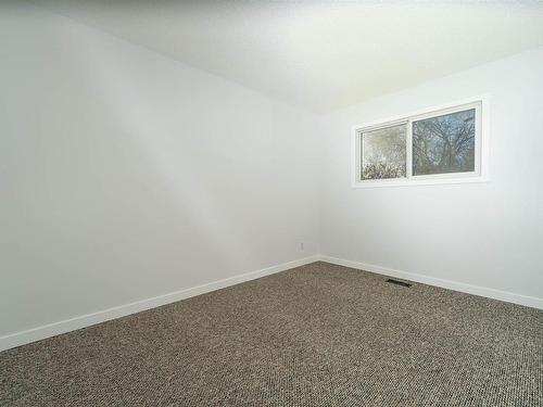 5611 40 Avenue, Edmonton, AB - Indoor Photo Showing Other Room