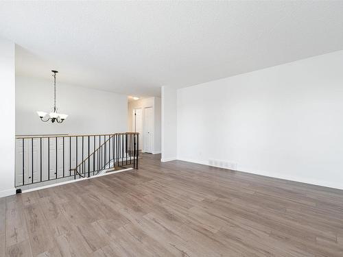 5611 40 Avenue, Edmonton, AB - Indoor Photo Showing Other Room