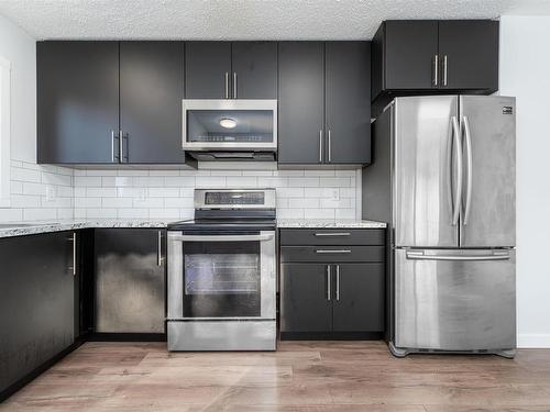 5611 40 Avenue, Edmonton, AB - Indoor Photo Showing Kitchen