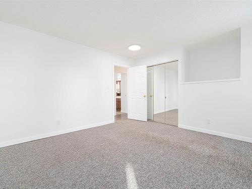 5611 40 Avenue, Edmonton, AB - Indoor Photo Showing Other Room