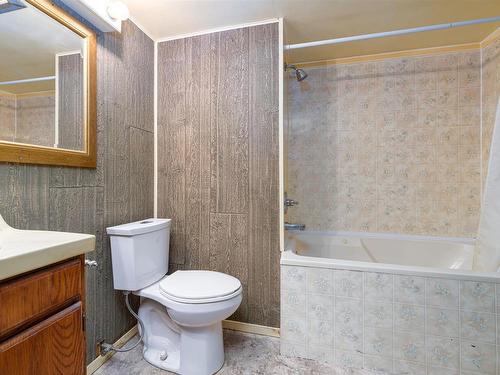 5611 40 Avenue, Edmonton, AB - Indoor Photo Showing Bathroom