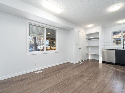 5611 40 Avenue, Edmonton, AB - Indoor Photo Showing Other Room