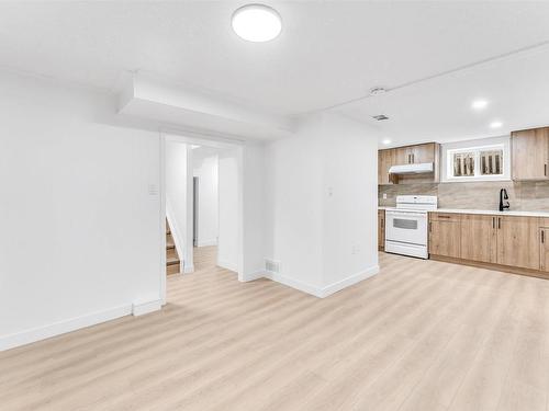 6515 98A Street, Edmonton, AB - Indoor Photo Showing Kitchen