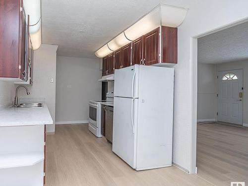 15742 107A Avenue, Edmonton, AB - Indoor Photo Showing Kitchen