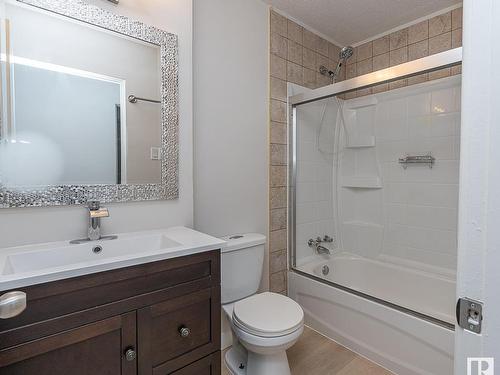 15742 107A Avenue, Edmonton, AB - Indoor Photo Showing Bathroom