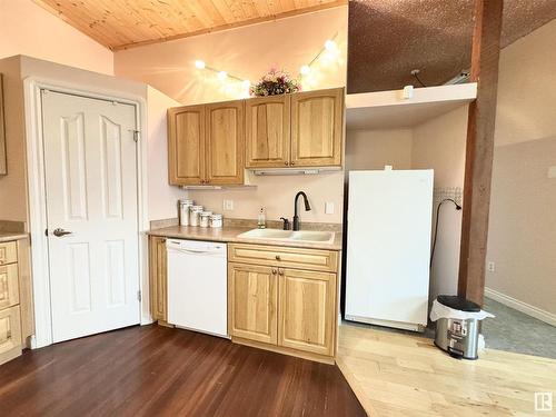 4924 50 Street, Holden, AB - Indoor Photo Showing Kitchen