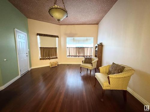 4924 50 Street, Holden, AB - Indoor