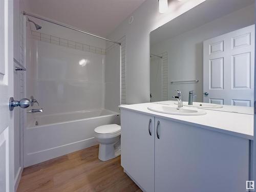 1235 14 Avenue, Edmonton, AB - Indoor Photo Showing Bathroom