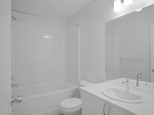 17322 6A Street, Edmonton, AB - Indoor Photo Showing Bathroom