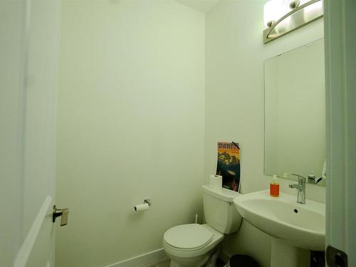 25 Meadowbrook Way, Spruce Grove, AB - Indoor Photo Showing Bathroom